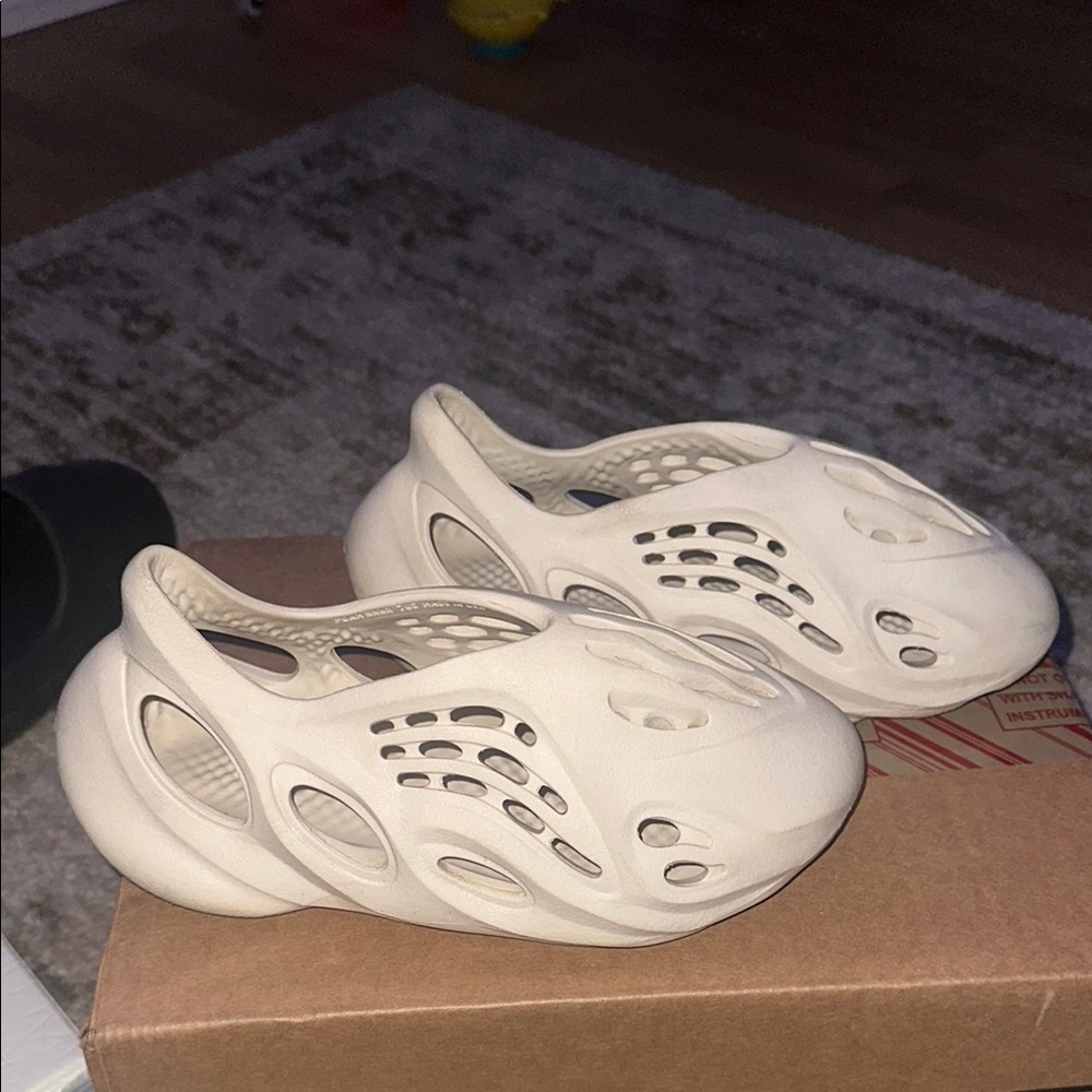Yeezy foam . Must sell!